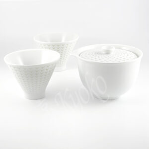 10-138: 1:2 Teeset Chahaku, weiß, ø = 9,5 cm; H = 8 cm (P) / ø = 8 cm; H = 6 cm