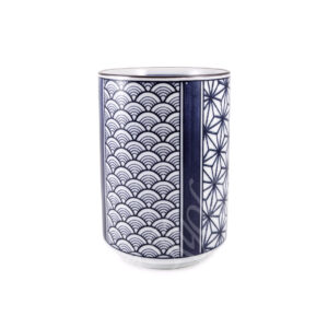 10-285: Teebecher Asanoha, blau, ø = 6,8 cm; H = 9,5 cm