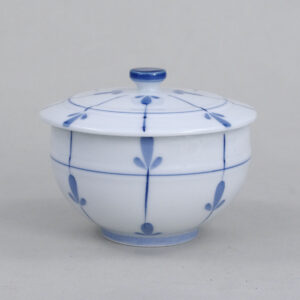 10-287: Teecup Mebae m. Deckel, ø = 8,5 cm; H = 5,3 cm; Deckel ø = 9,5 cm; H = 3 cm