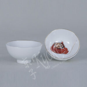 10-552 : Sakecup Daruma, ø = 5,5 cm; H = 3 cm