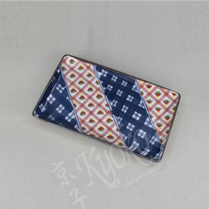 20-557 : Platte Yakimonosara Koshi, quadr., blau/rot, 12,5 x 20,7 cm; H = 2 cm