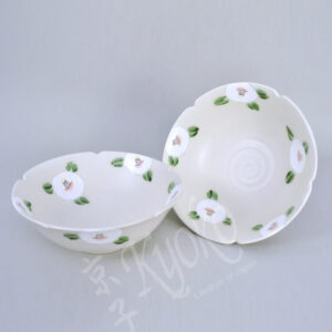 20-578 : Schale Tsubaki, weiß/grün, ø = 18,2 cm; H = 6,6 cm