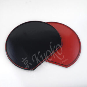 23-140 : Tabletts revers, Halbmond, schw.-rot, 36 x 32 cm