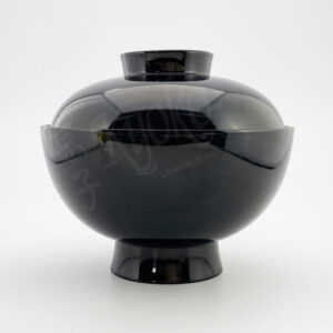 23-185 : Suppenschale m. Deckel, Holzbasis, lackiert, schwarz, ø = 11,5 cm; H = 10,5 cm