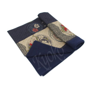 26-264 : Tischläufer Hana, BW, blau, 34 x 200 cm