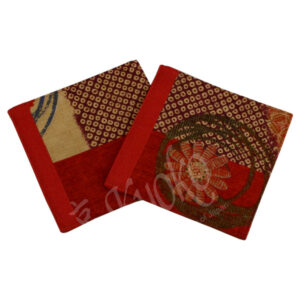 26-266 :Stoffuntersetzer Hana, BW, rot, 11 x 11 cm