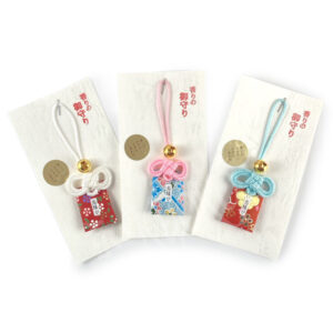 63-226 : Anhänger Omamori, Duftkissen, 8 cm